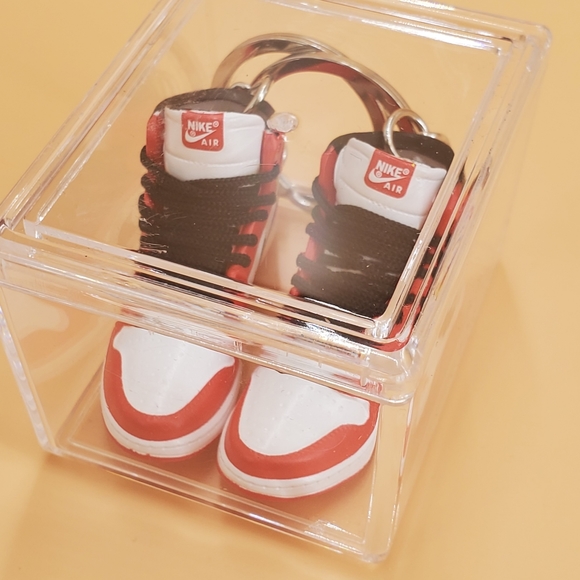 Air Jordan (Pair) 2 Keychain Mini 3D Super Realistic, in a hard Plastic Box (C25 - Picture 15 of 15